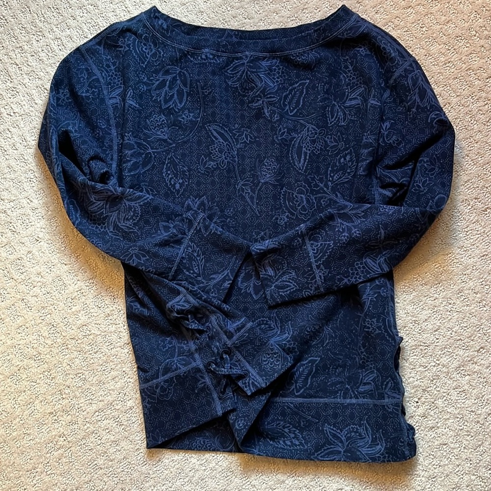 Prana pullover sweatshirt style!  Side detailing.  Stretchy, cotton fabric.